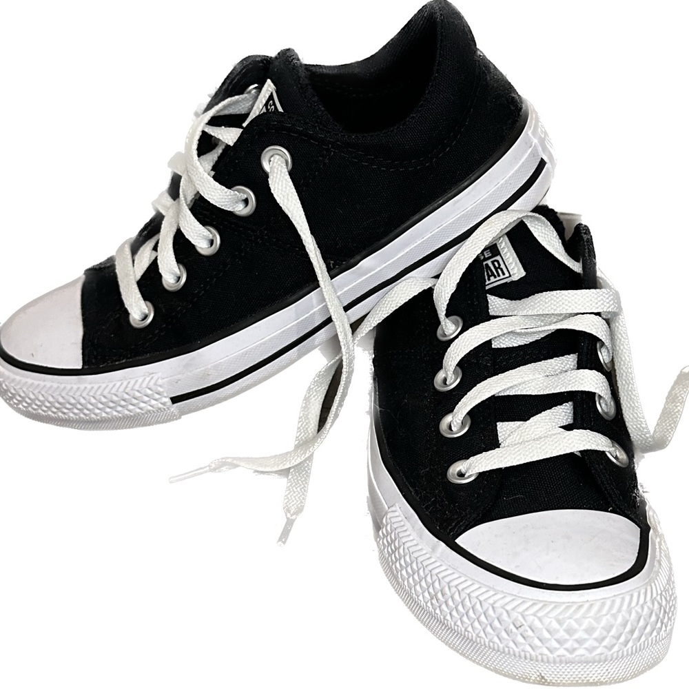 Converse Women's Madison Oxford Low Top Sneaker Black White Sz US 6 Like-new